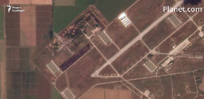Вибухи на аеродромі у Криму: ЗМІ показали супутникові знімки наслідків