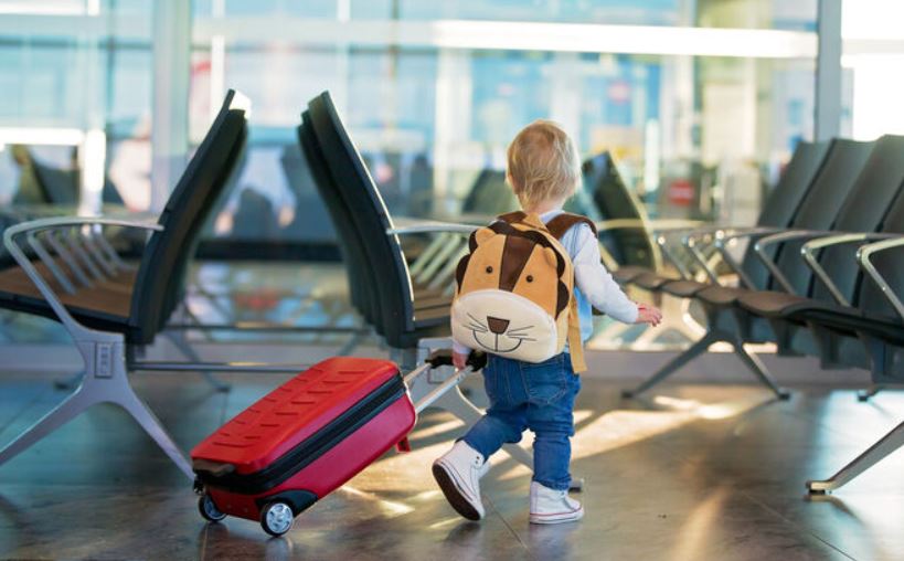 В аеропортах Москви затримали понад 100 рейсів через атаку безпілотників