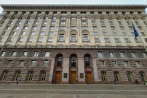 КМДА: Внаслідок ворожих обстрілів на лівому березі Києва виникли пожежі, над містом утворився смог