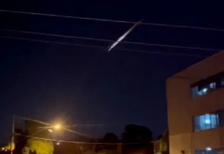 У небі над Австралією помітили палаючі уламки російської ракети. Що сталося? 
