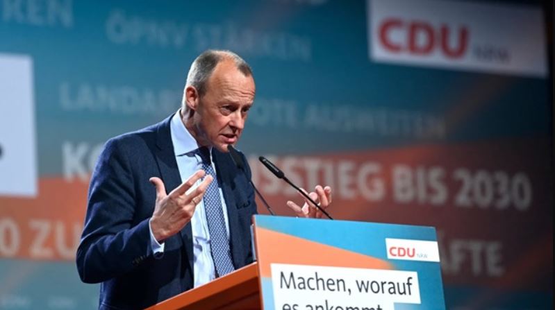 Мерц під час промови про мігрантів зірвав оплески глузуванням над Трампом