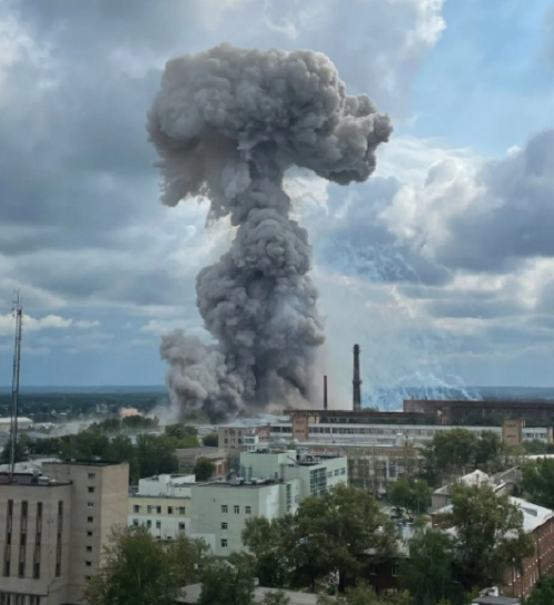 У Підмосков'ї прогримів вибух, піднявся стовп диму: росіяни кажуть про атаку БПЛА
