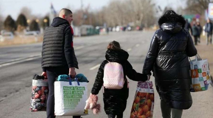 Європа думає, як втримати українських біженців у себе, - соціолог