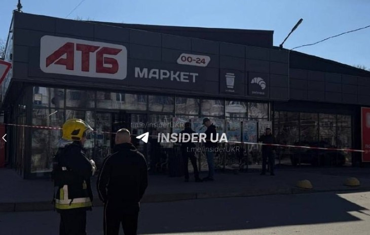 У Чернігові в магазині АТБ вибухнув невідомий предмет: четверо поранених У Чернігові в магазині АТБ вибухнув невідомий предмет: четверо поранених