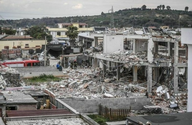 У Римі обвалились три будинки через вибух газу: є поранені У Римі обвалились три будинки через вибух газу: є поранені