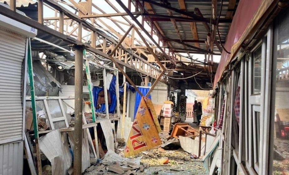 Армія РФ атакувала дронами Нікополь: пʼятеро людей загинуло, багато поранених Армія РФ атакувала дронами Нікополь: пʼятеро людей загинуло, багато поранених