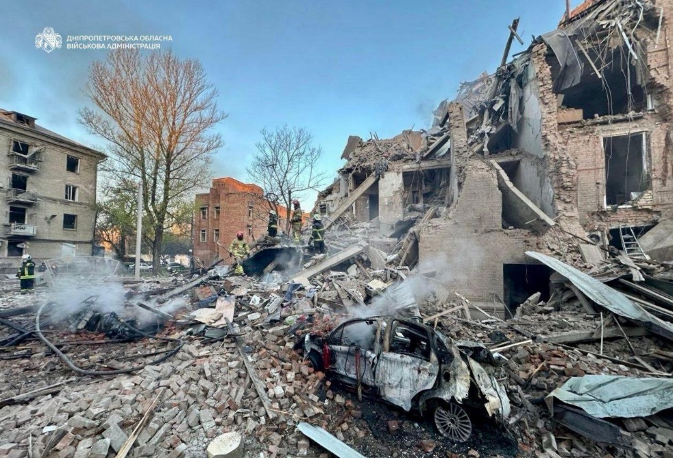 РФ массированно атаковала Украину: в Днепре разрушен целый подъезд, есть попадания в Харькове зи Белой Церкви