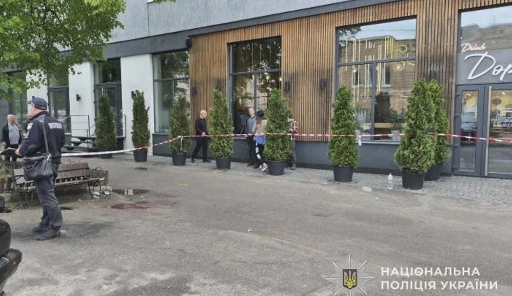 Чоловік підірвав гранату посеред вулиці: поранені поліцейські та цивільний