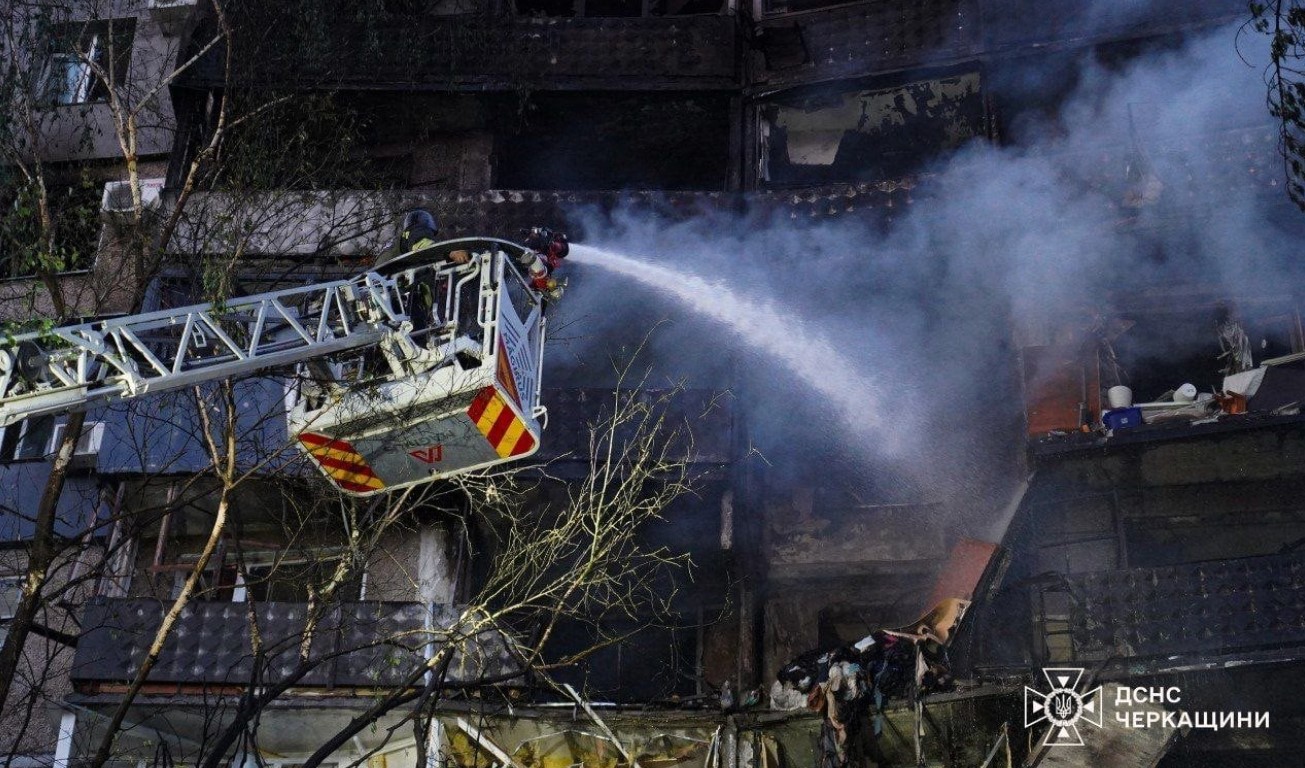 Ракетно-дроновий удар по Черкаській області: ППО збила 22 "Шахеди" та 8 ракет, ворог атакував житловий масив Ракетно-дроновий удар по Черкаській області: ППО збила 22 "Шахеди" та 8 ракет, ворог атакував житловий масив
