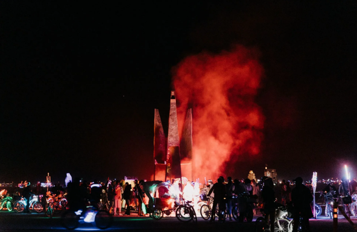 На всесвітньо відомому фестивалі Burning Man у США спалили інсталяцію з України: Віталій Дейнега розповів про її символізм. ВІДЕО