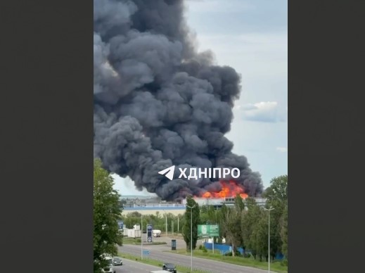 Росія атакувала продуктові склади АТБ і термінал Нової пошти в Дніпрі Росія атакувала продуктові склади АТБ і термінал Нової пошти в Дніпрі