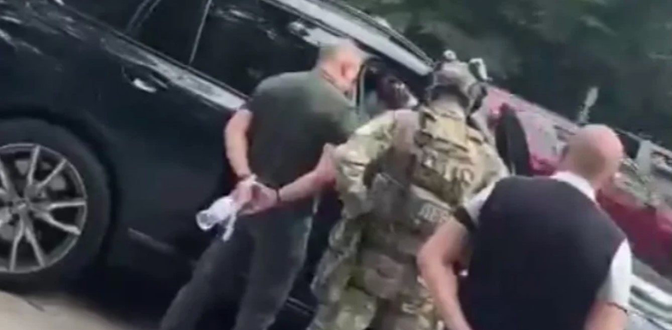 ДБР зупинило авто з ексвійськкомом Борисовим на трасі з Києва до Одеси і проводять слідчі дії — ЗМІ