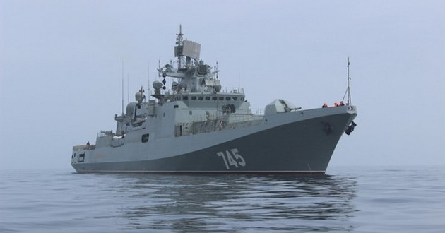 Військовий корабель РФ здійснив попереджувальні постріли по британській яхті Військовий корабель РФ здійснив попереджувальні постріли по британській яхті