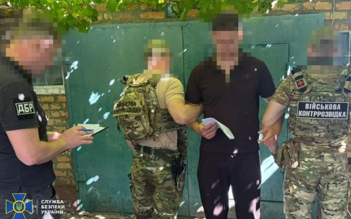 Зрадник став катом для українських полонених у Горлівці: ДБР та СБУ оголосили підозру екснацгвардійцю Зрадник став катом для українських полонених у Горлівці: ДБР та СБУ оголосили підозру екснацгвардійцю