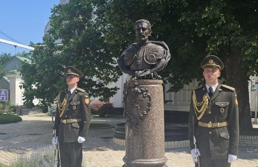 "Де Ленін впав, стоятиме Мазепа", - Зеленський анонсував пам'ятник гетьману в центрі Києва