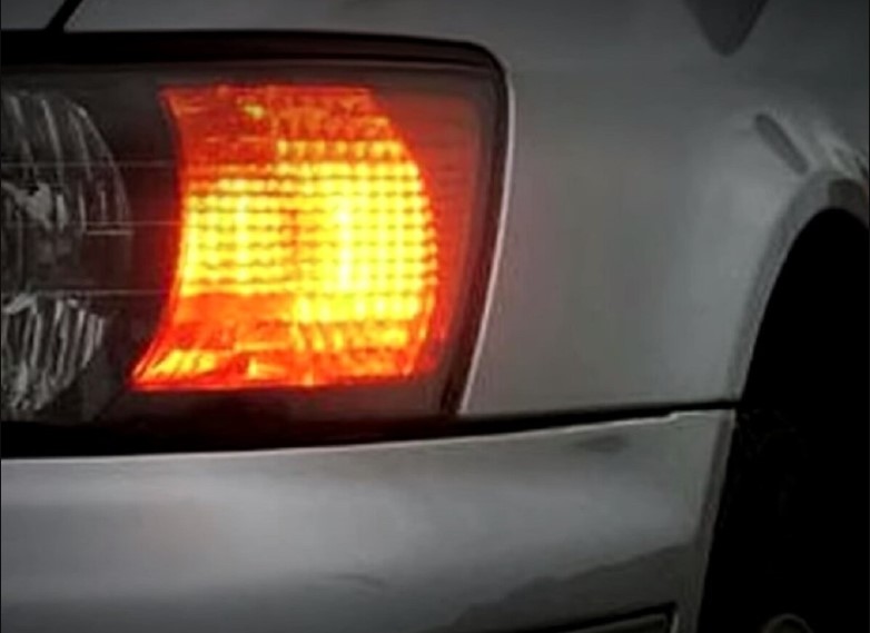 Увімкнена «аварійка» не рятує від штрафу: де водіям категорично заборонено зупинятися Увімкнена «аварійка» не рятує від штрафу: де водіям категорично заборонено зупинятися