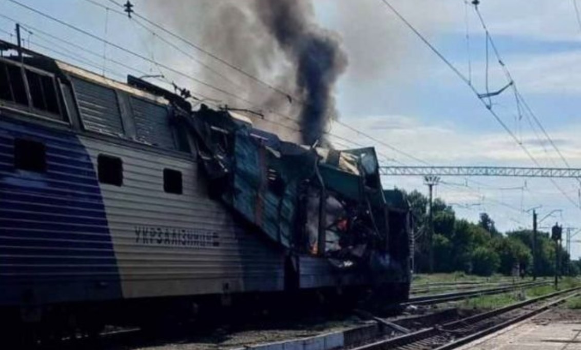 Після атак дронів на потяги рух пасажирських поїздів у Запоріжжі тимчасово обмежений Після атак дронів на потяги рух пасажирських поїздів у Запоріжжі тимчасово обмежений