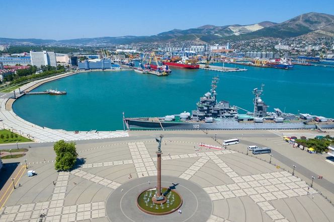 У Новоросійську уражено чотири військові кораблі РФ У Новоросійську уражено чотири військові кораблі РФ