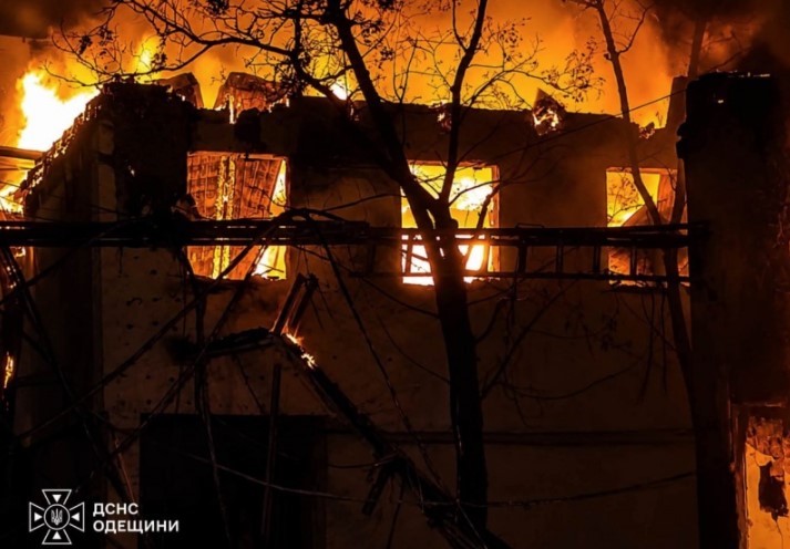 Російські дрони зруйнували будівлю взуттєвої фабрики на Одещині Російські дрони зруйнували будівлю взуттєвої фабрики на Одещині