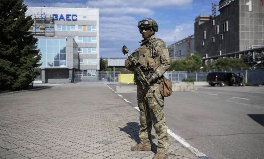 Атака дрона на зупинку біля ЗАЕС: є загиблий та 15 поранених серед співробітників — МАГАТЕ