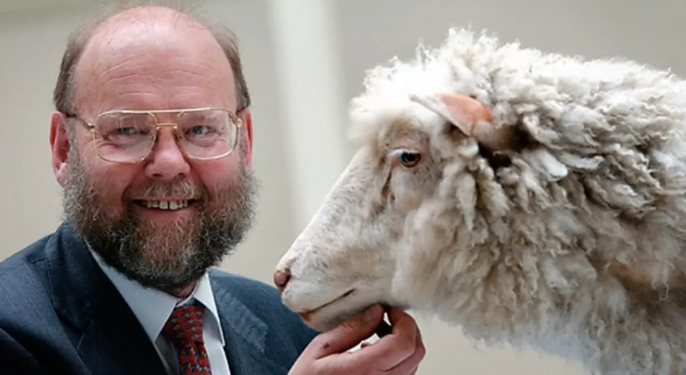 Помер британський вчений Іен Вілмут, творець клонованої вівці Доллі