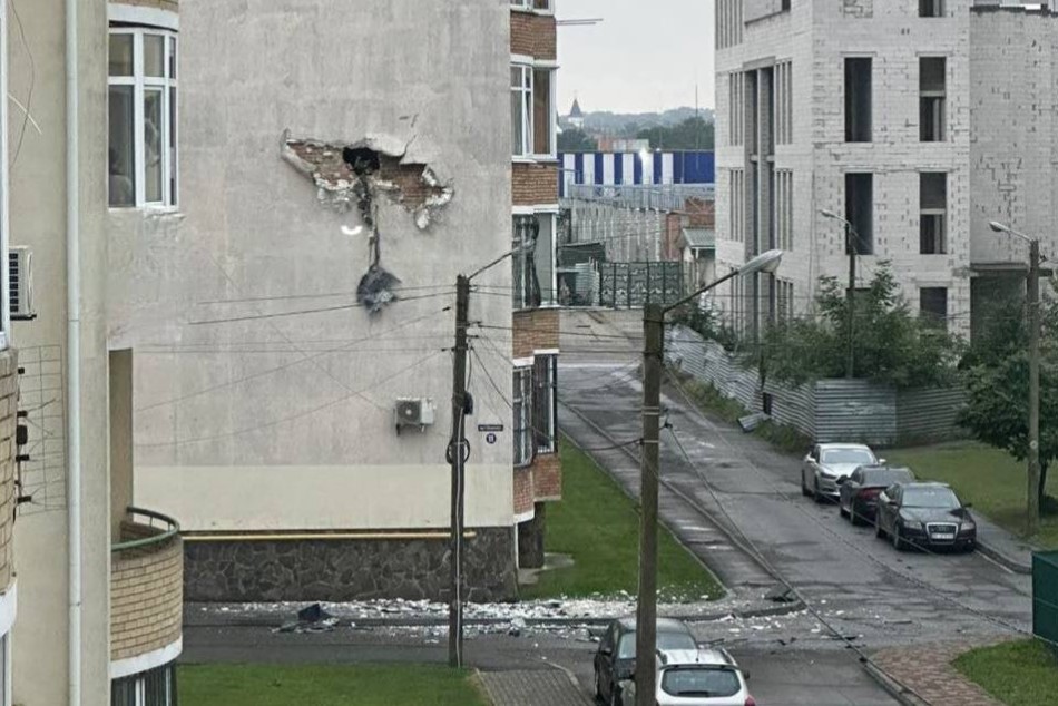 Росіяни вдарили по Стрию на Львівщині: є влучання по багатоквартирному будинку 