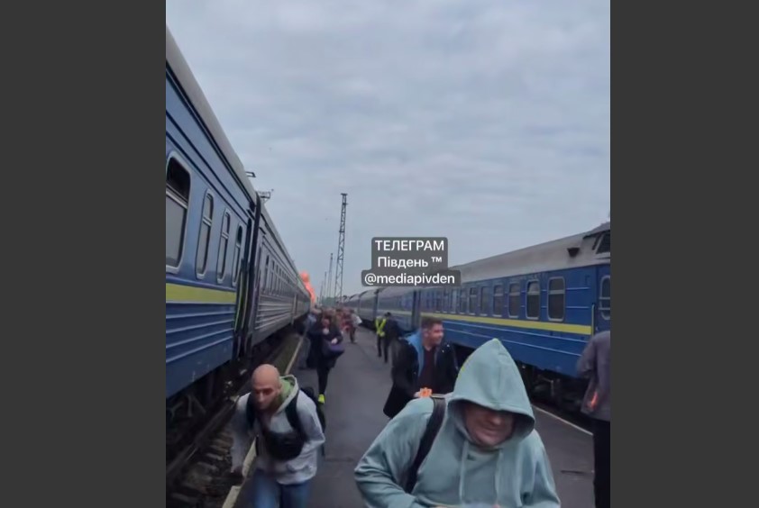 Радник Мерца і Борис Джонсон були у потягу, який евакуювали біля Польщі через атаку дрона РФ Радник Мерца і Борис Джонсон були у потягу, який евакуювали біля Польщі через атаку дрона РФ