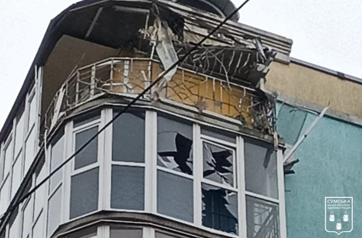 Російські війська скинули вісім КАБів на Сумщину: чотири бомби вразили Суми, є загиблий та поранені Російські війська скинули вісім КАБів на Сумщину: чотири бомби вразили Суми, є загиблий та поранені
