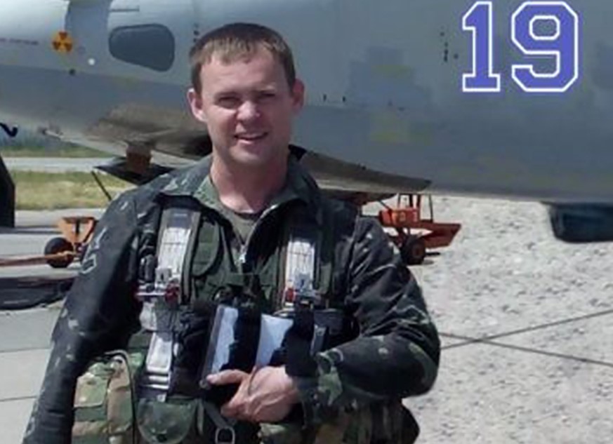 Льотчику Олександру Жиброву, який 24 лютого 2022 року направив палаючий Су-25 на колону окупантів, посмертно присвоїли звання Героя України Льотчику Олександру Жиброву, який 24 лютого 2022 року направив палаючий Су-25 на колону окупантів, посмертно присвоїли звання Героя України