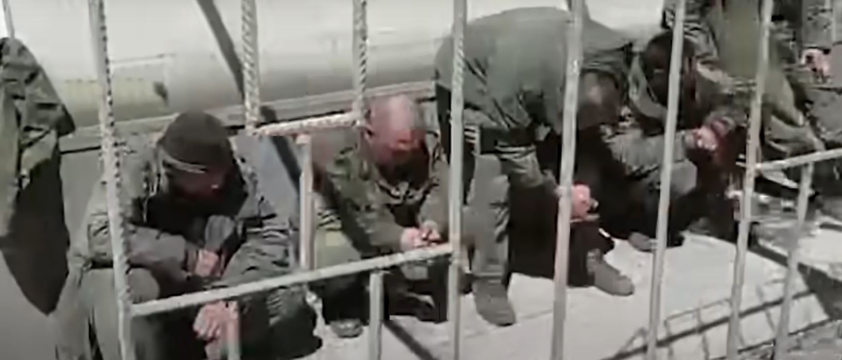 Спецпризначенці ГУР ліквідували понад 100 окупантів та взяли 29 полонених під час семитижневої операції на Сумщині Спецпризначенці ГУР ліквідували понад 100 окупантів та взяли 29 полонених під час семитижневої операції на Сумщині
