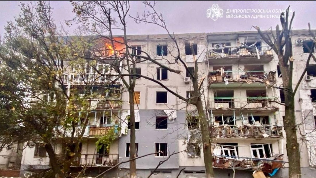 рашисти ударили по багатоповерхівці у Павлограді, є поранені, серед них діти рашисти ударили по багатоповерхівці у Павлограді, є поранені, серед них діти