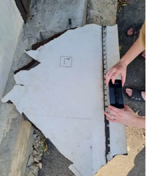 "Сувенір з Амстердама": житель РФ продає на інтернет-аукціоні фрагмент збитого малайзійського Боїнга MH-17