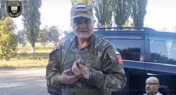 Замість "Лади", пельменів чи риби: матері ліквідованого в Україні окупанта подарували кошеня