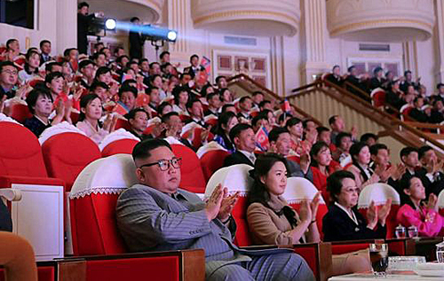Ким Чен Ын впервые после казни дяди появился на публике со своей тетей