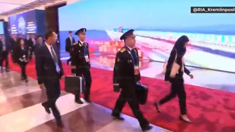 Путін з’явився в Китаї з ядерною валізою