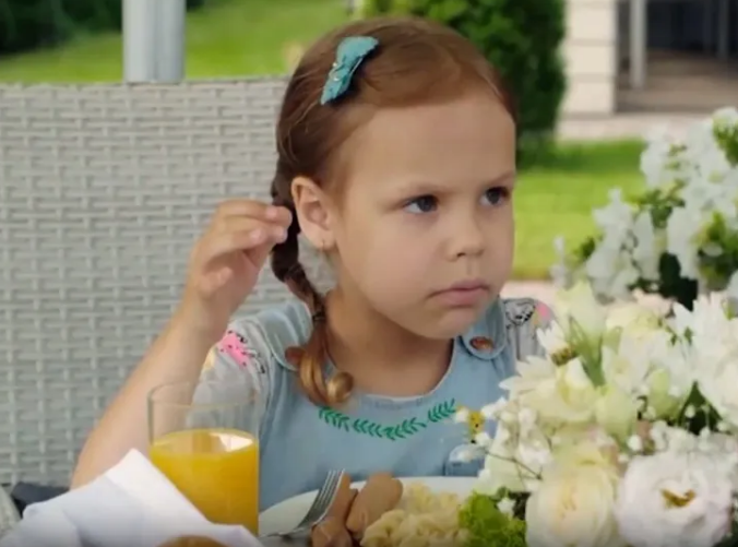 10-річна українська акторка шокувала розповіддю про знущання в школі: змушували ставати на коліна і били
