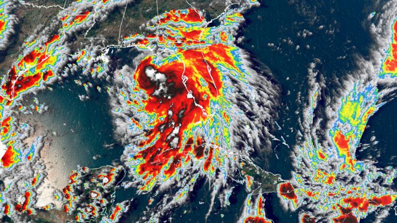 Второй раз в истории: в Атлантике одновременно бушуют пять тропических штормов