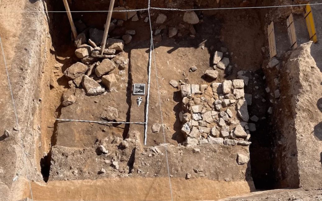 В Італії під час розкопок виявили печеру містичного циклопа