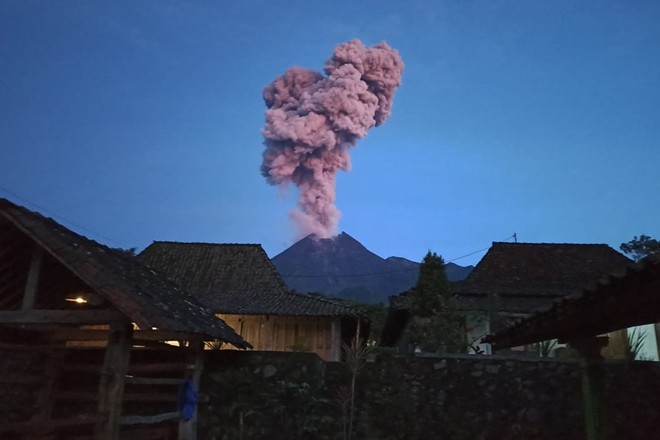Индонезия, вулкан, извержение, высота, дым
