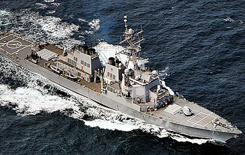 Силы Черноморского флота РФ "взяли на прицел" американский ракетный эсминец USS Ross  