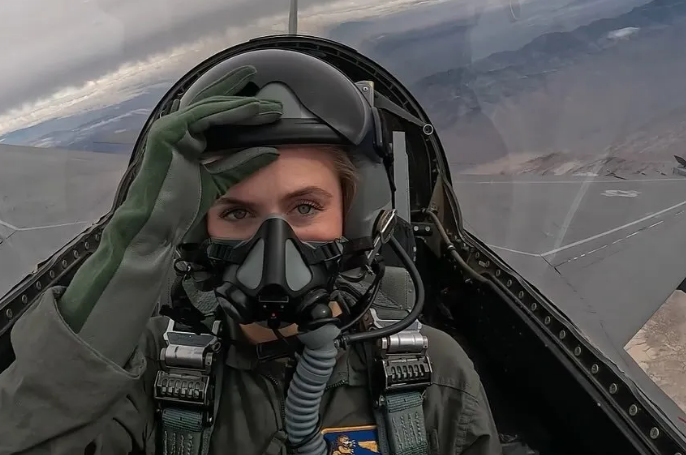 Молодша лейтенантка Військово-повітряних сил США стала "Міс Америка 2024". ФОТО