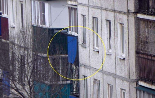 В России военный вертолет случайно обстрелял жилой дом