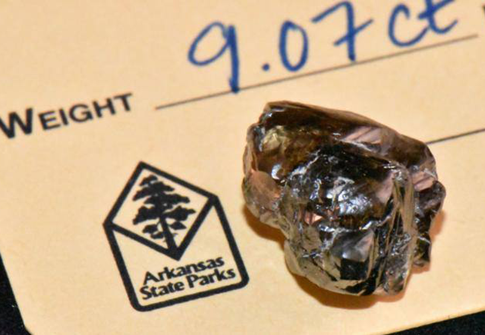 Житель Арканзаса нашел в парке алмаз размером в 9 карат