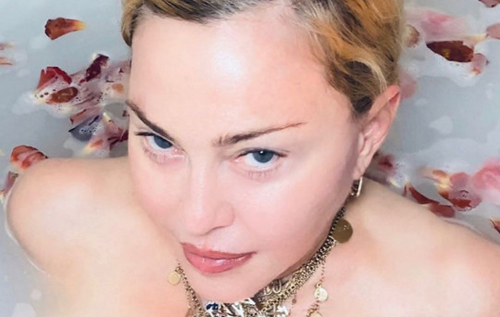 "Мы все идем ко дну": Мадонна в ванной записала философское видео о коронавирусе