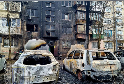 З'явилися фото наслідків ракетної атаки на Київ