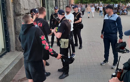 У центрі Києва сталася масова бійка: втрутилася поліція