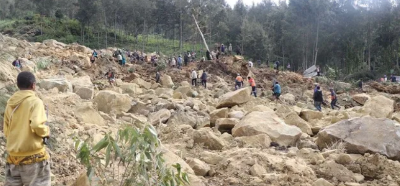 З-під землі лунали крики: через зсув ґрунту в Папуа-Новій Гвінеї загинули дві тисячі людей. ВІДЕО