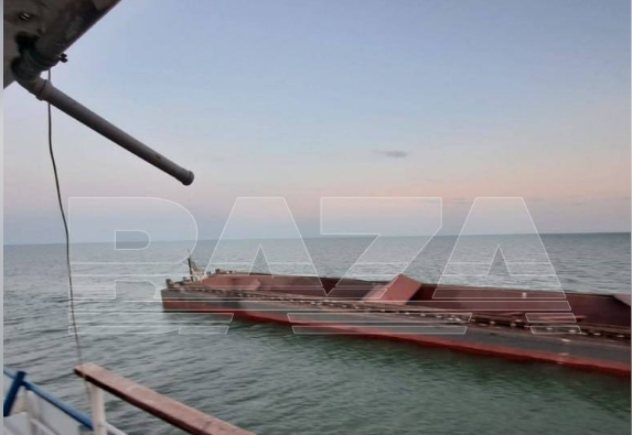 Дрони ЗСУ атакували буксир і баржу в Азовському морі: що відомо