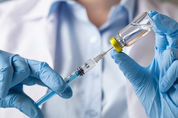 Вакцина от коронавируса будет бесплатной для украинцев, официально находящихся в Польше