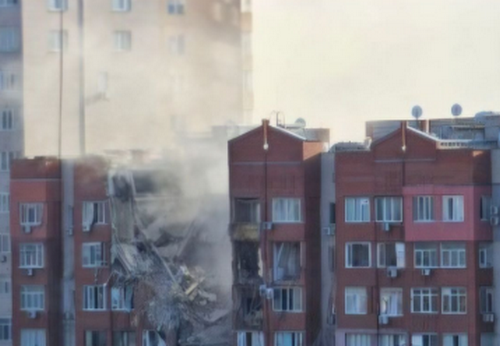 У Дніпрі вибухи: зруйновано кілька поверхів житлової багатоповерхівки